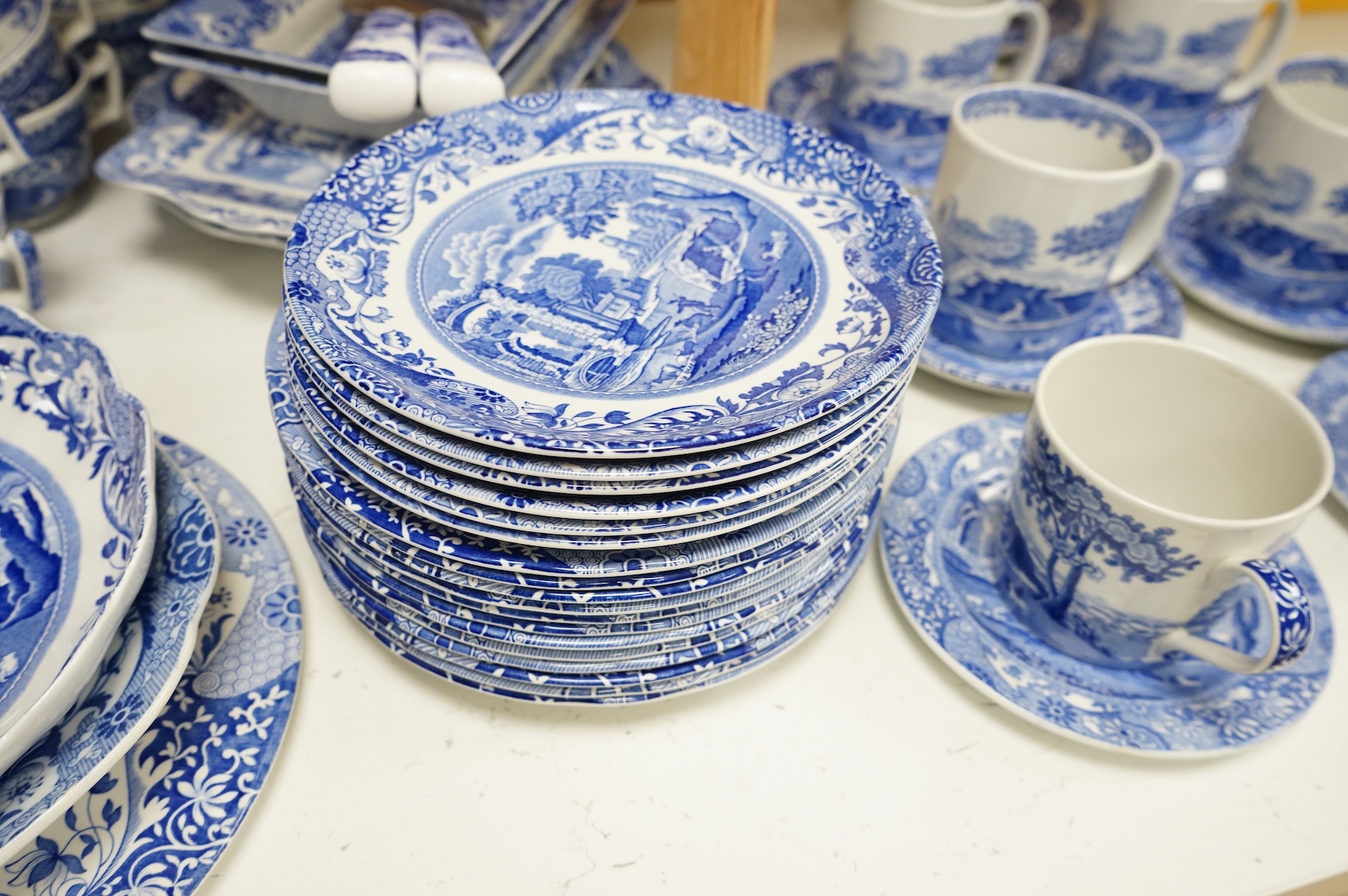 A quantity of Spode Italian dinner and tea ware to include cups and saucers, tea and coffee pot and side plates